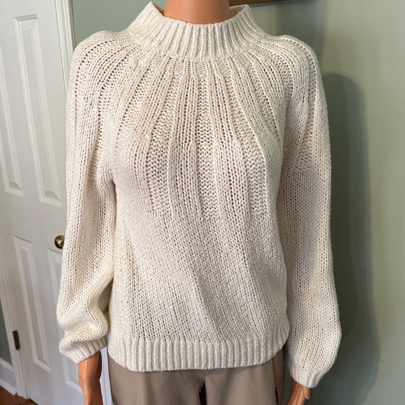 Abercrombie & Fitch Sweaters - Abercrombie & Fitch Cream Turtleneck Sweater